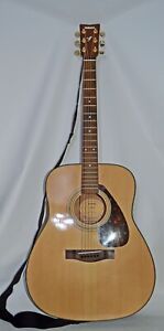 Yamaha F335 Acoustic Guitar Great Condition Gold Hardware with Case & Capo.